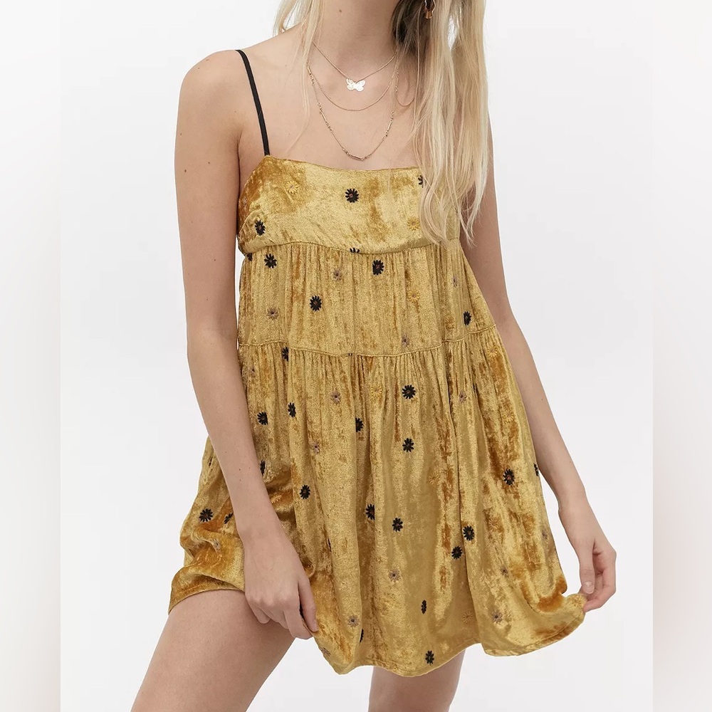 Kimchi Blue Mustard Crushed Velvet Embroidered Dress | Size M